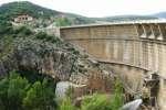La Tajera: Muro del embalse apoyado sobre calizas del Cretácico Superior
