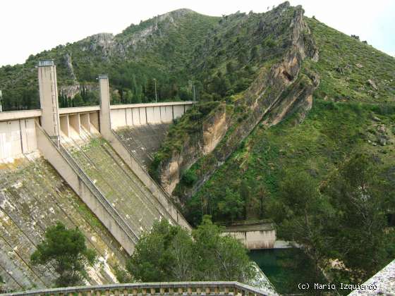 Buendia: Muro embalse Buendía