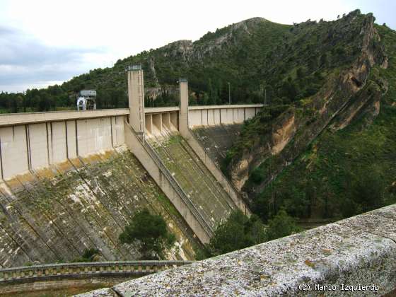 Buendia: Muro embalse Buendía